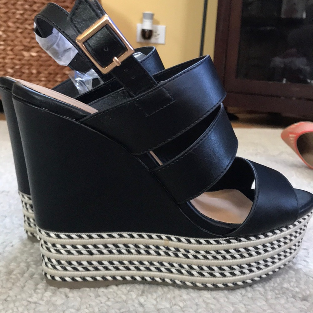 Platform Sandals - Picture 4 of 4